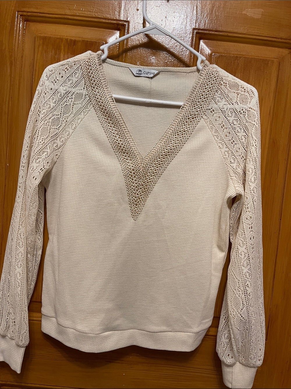 Cupshe Cream Textured V‑Neck Knit Top